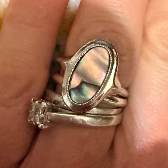 Vintage Avon Silver Ring with Iridescent Mother-of-Pearl Oval - Picture 9 of 15